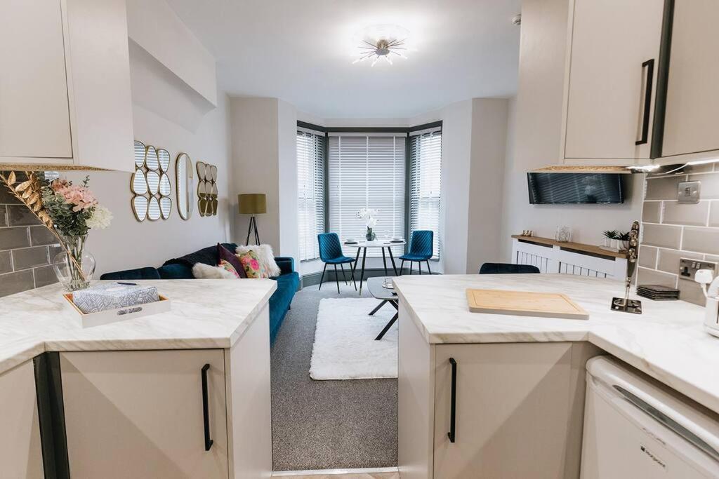 Grove House No.07 - Luxury Apartment Close To The Llandudno Beach Экстерьер фото
