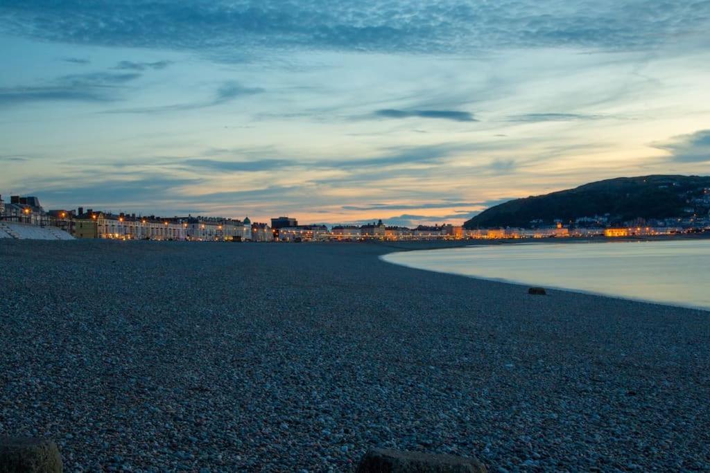 Grove House No.07 - Luxury Apartment Close To The Llandudno Beach Экстерьер фото